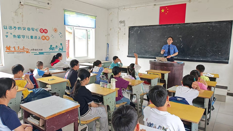 巢天骄｜送法进乡村 护佑留守儿童健康成长